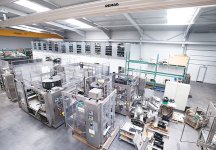 Große Montagehalle der Firma „Escher” mit Revisionsmaschinen und Lager